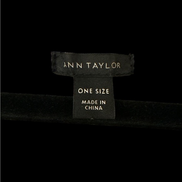 Ann Taylor Women’s Toggle Shawl Wrap. OS Very Good Condition. Tan/Lt Gray - Picture 3 of 3